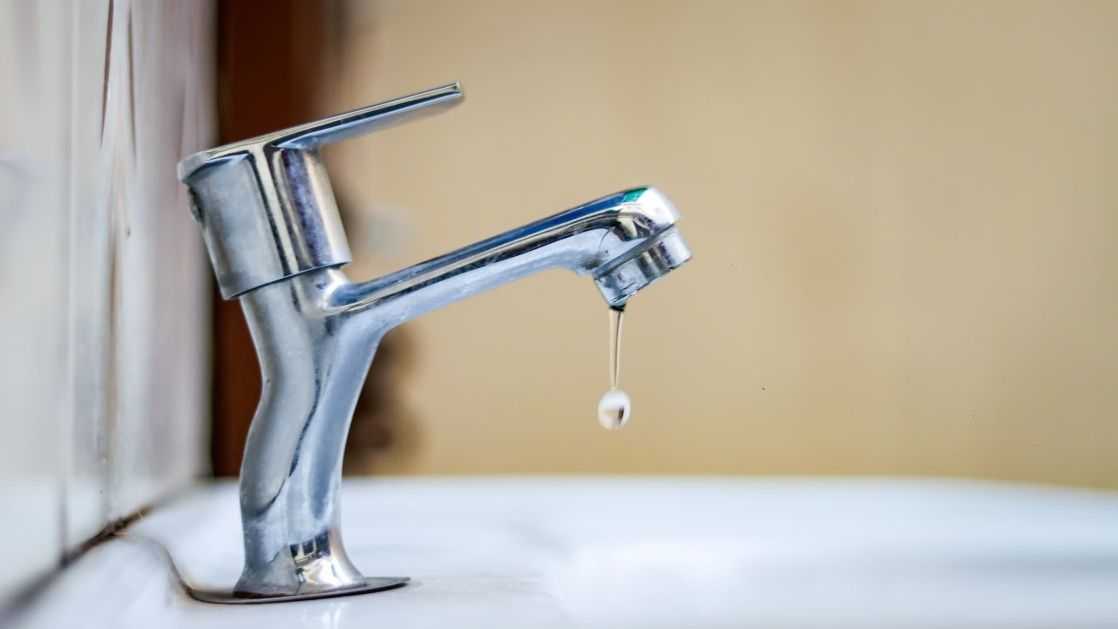 a faucet dripping